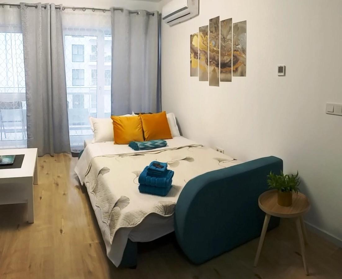 Sunshine - New & Quiet 1br Apt, Business Area, Close To Airport, Highway A3, Subway Bucureşti