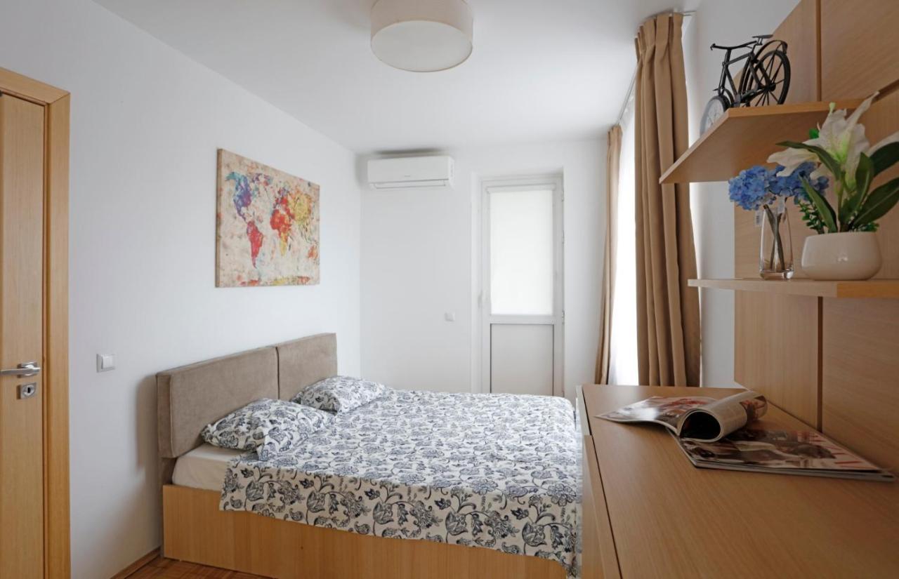 Apartment Lovely 2 Bedroom Near Old Town
