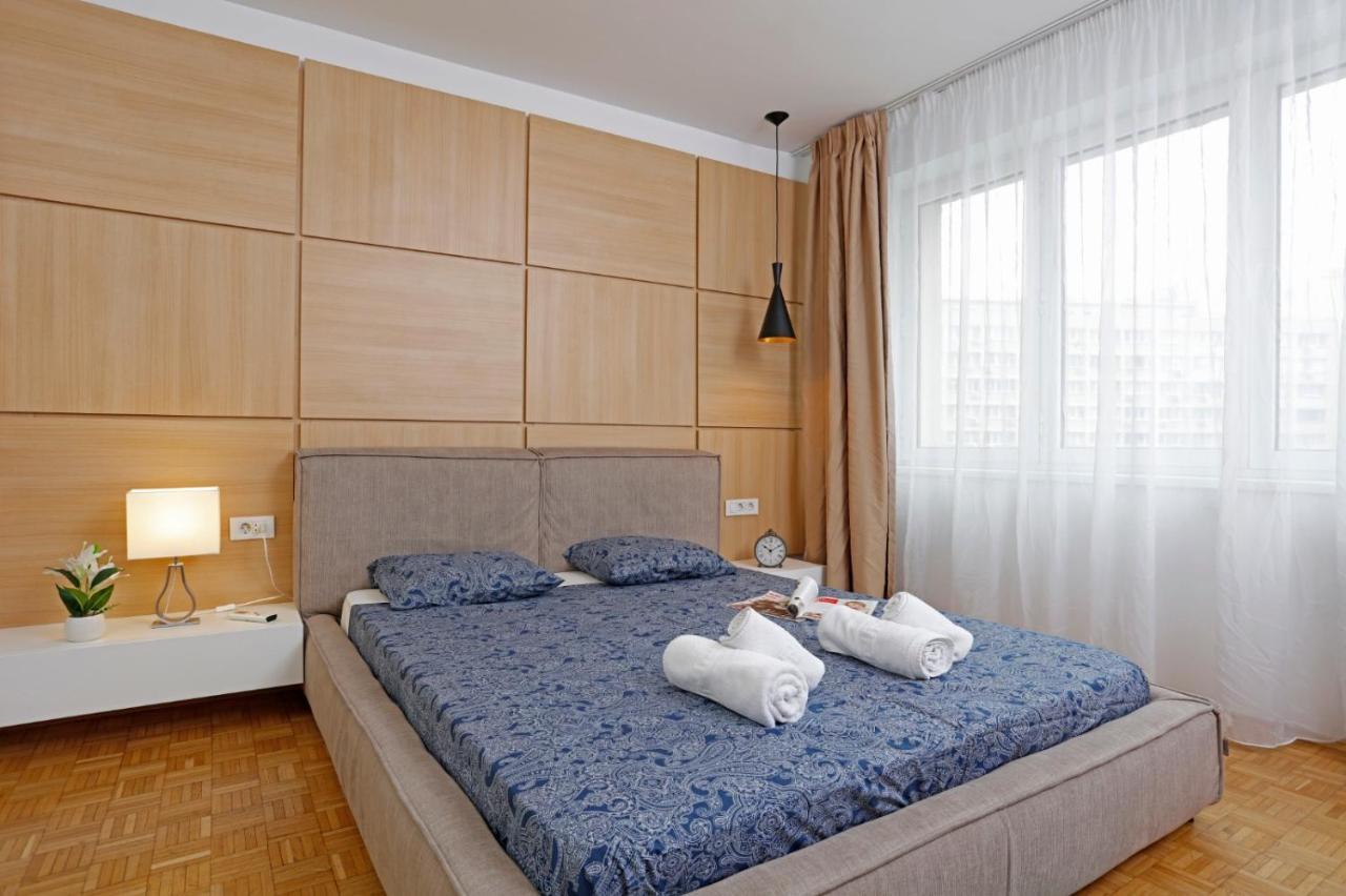 Lovely 2 Bedroom Near Old Town Apartment