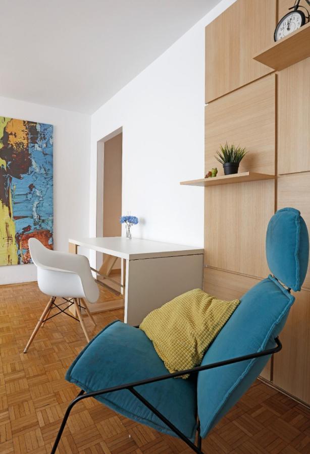 Lovely 2 Bedroom Near Old Town Apartment