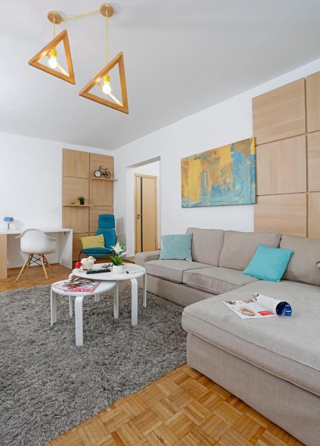 Lovely 2 Bedroom Near Old Town Apartment