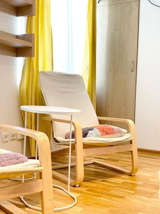 Boutique In The Center Apartment