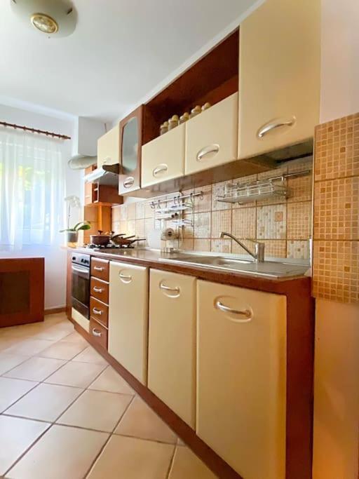 Apartament Lovely & Quiet 1-bedroom With Free Parking Bucureşti
