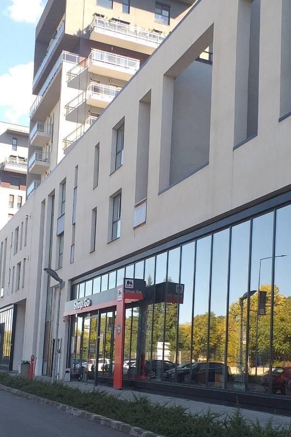 Sunshine - New & Quiet 1br Apt, Business Area, Close To Airport, Highway A3, Subway *