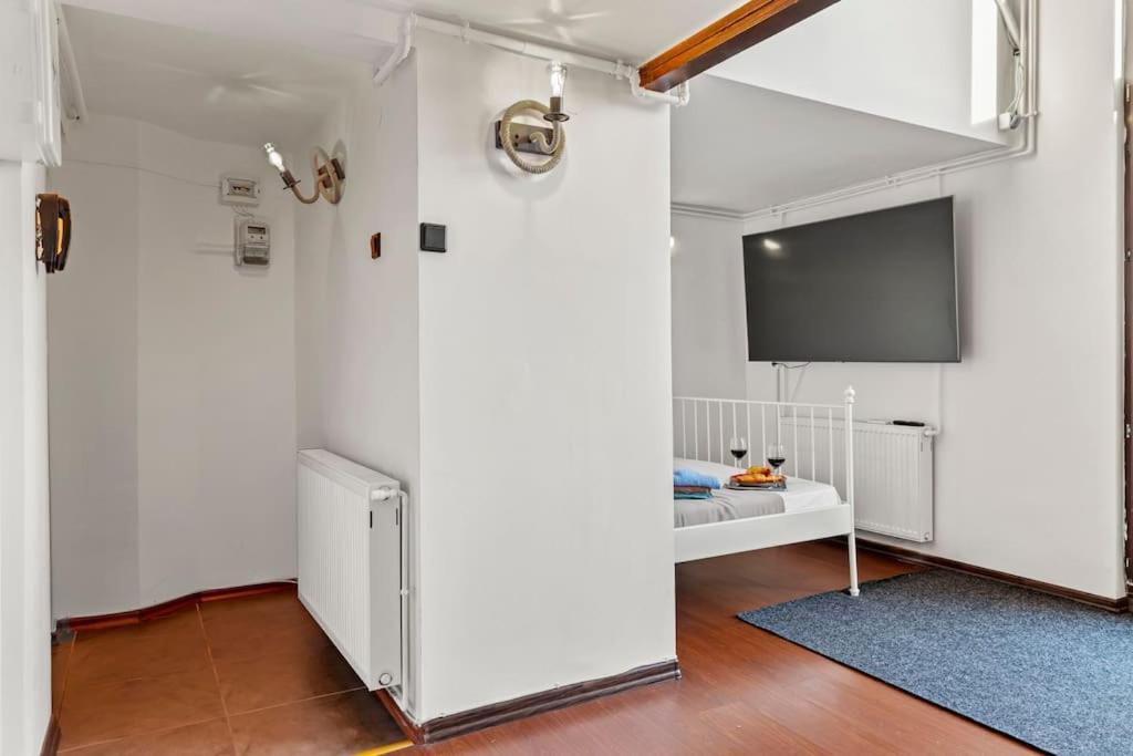 Central Penthouse Studio With Bbq & Jacuzzi *