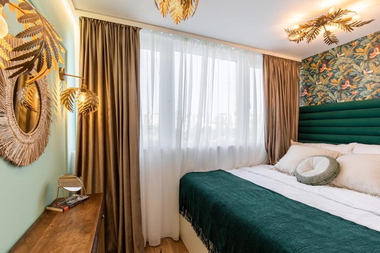 Holt - Leagues And Words Under The Sea Apartment Bucharest