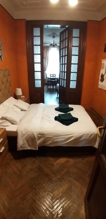 Apartament Domum Unirea, Across The Street Of Old Center *