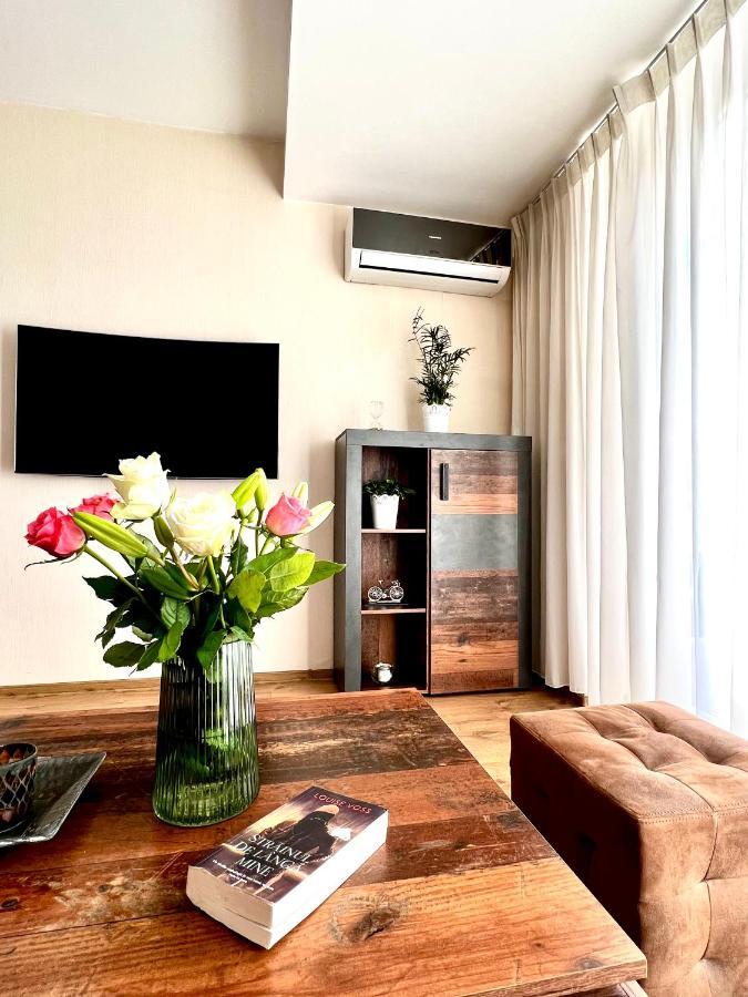 Apartment Wood Story - Modern 1br Near Center With Parking