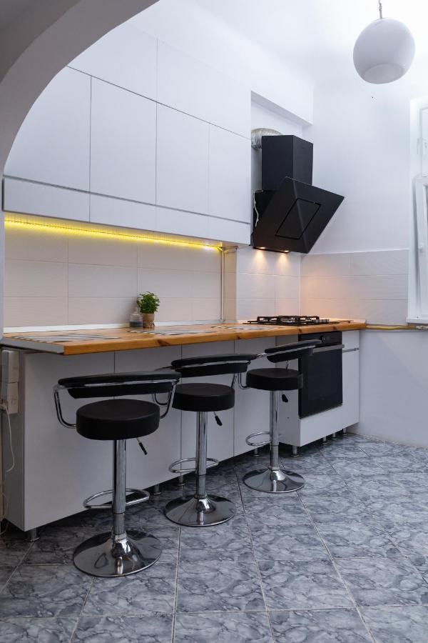 Color Aparments Coposu Blv *