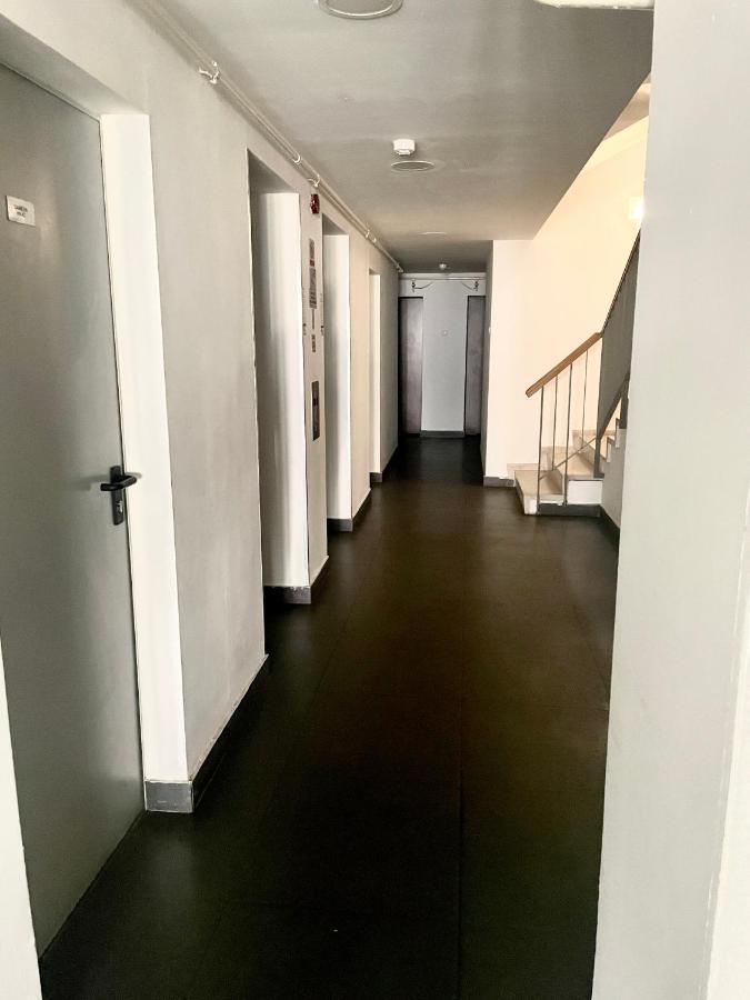 Apartment Wood Story - Modern 1br Near Center With Parking *