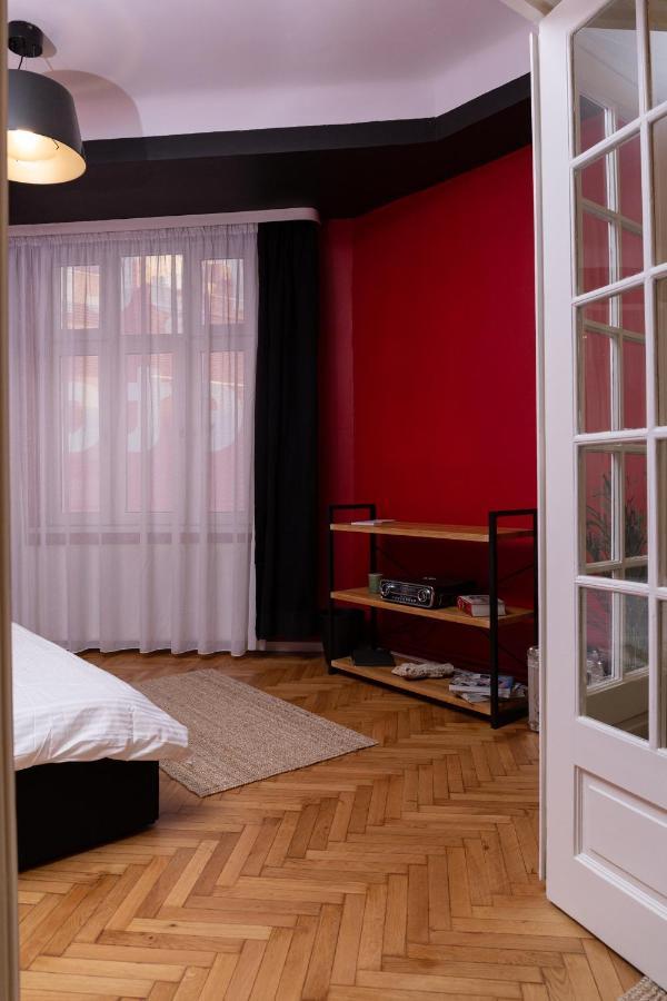 Color Aparments Coposu Blv