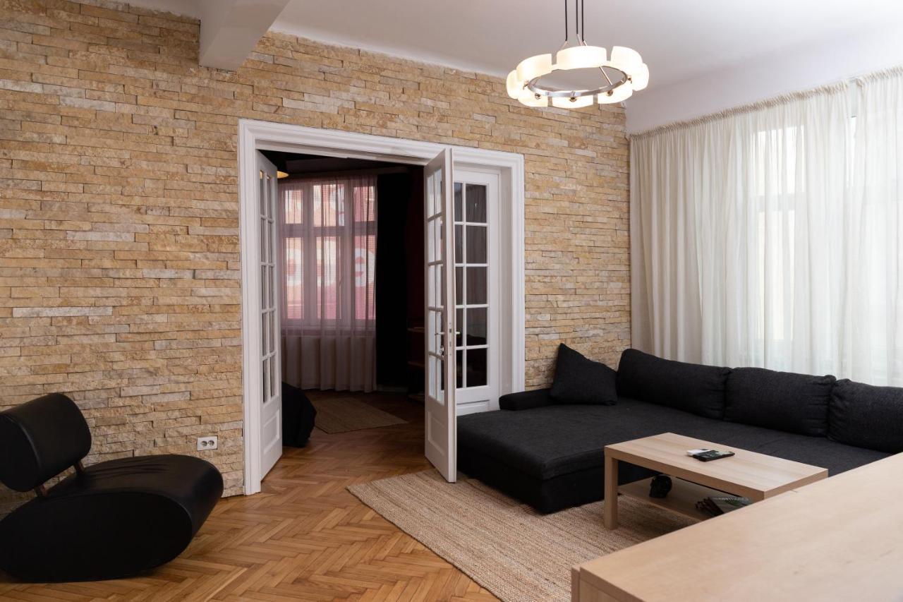 Color Aparments Coposu Blv