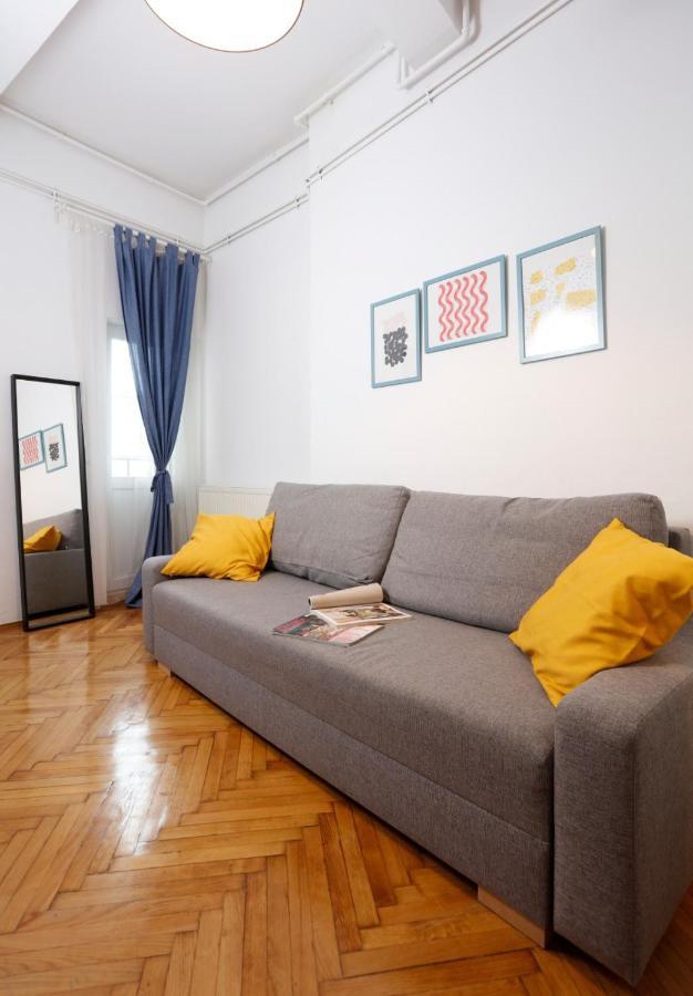 Apartament Lovely With 2 Bedrooms *