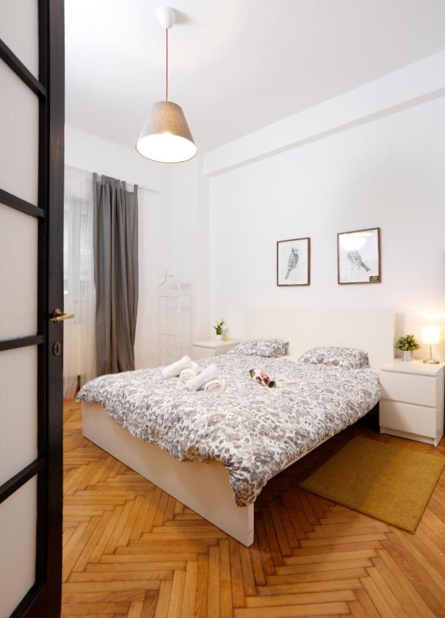 Apartament Lovely With 2 Bedrooms Bucureşti