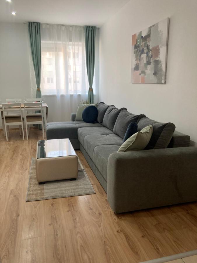 Laroka House Rin Grand Modern Apartment