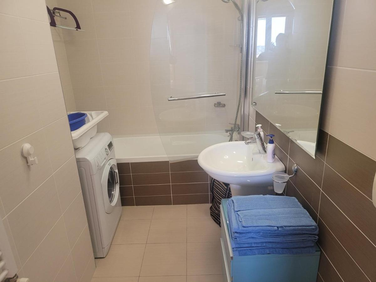 125 Sqm Family Friendly With Kids Apartment *