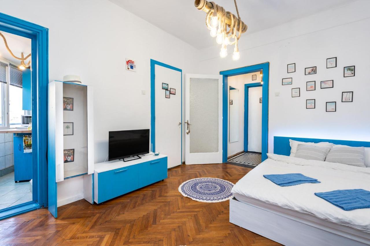 Mediterranean In Center Apartment