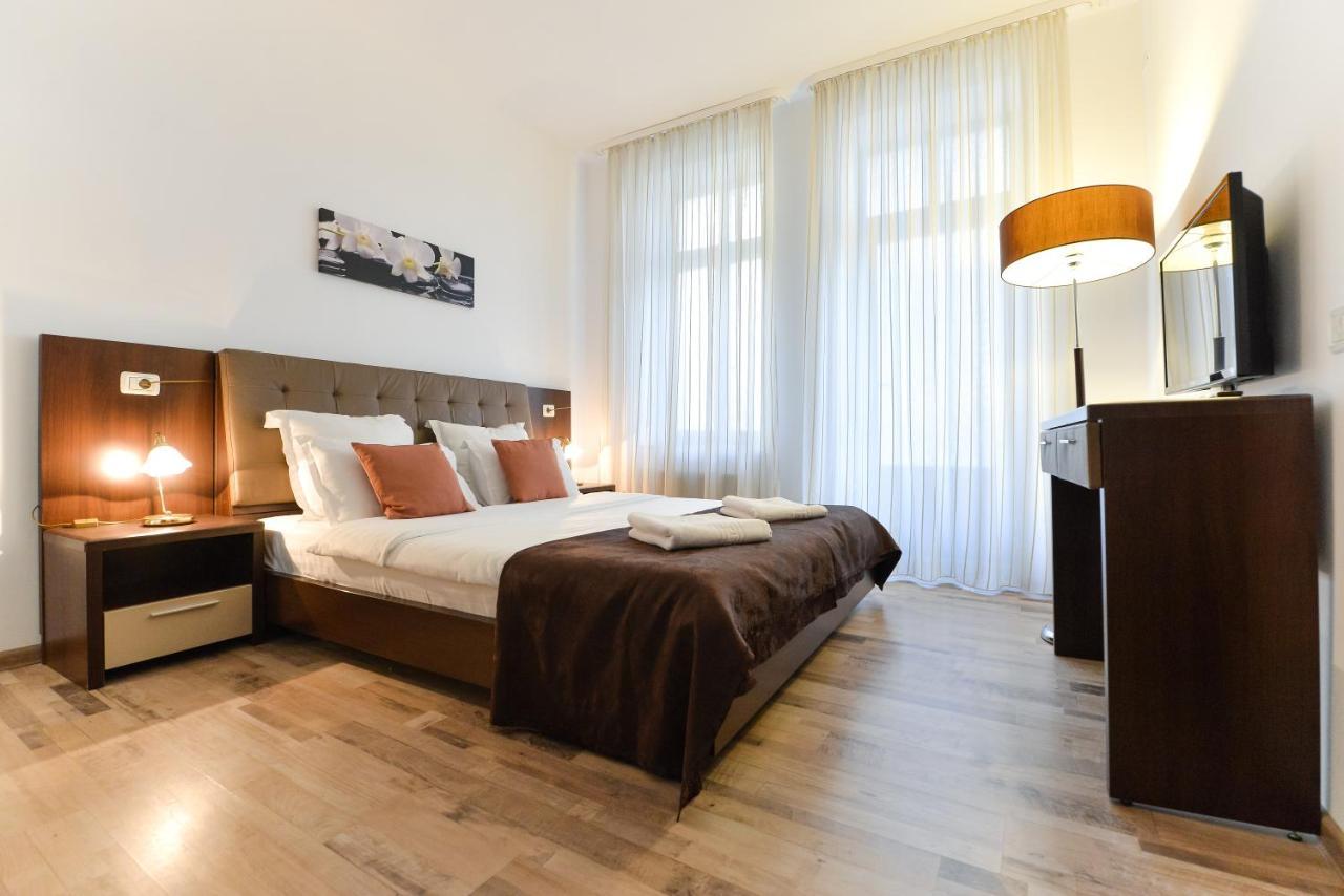 Ago Aparthotel *