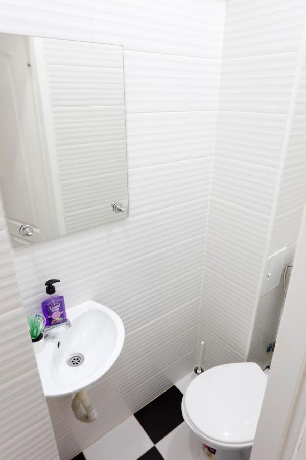 Apartment Rico's 3 Bedroom Center Bucharest