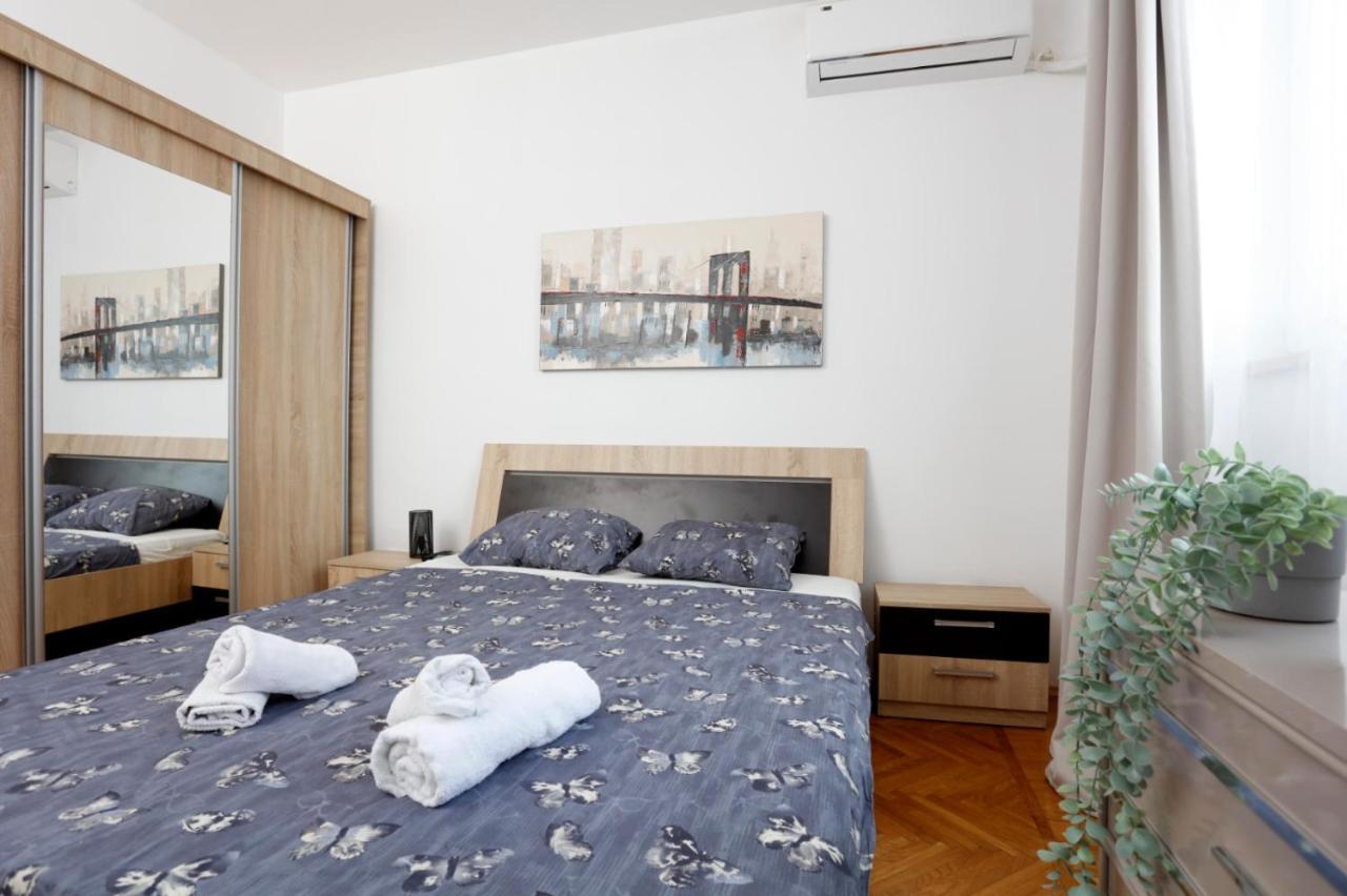 Rico's 3 Bedroom Center Apartment *
