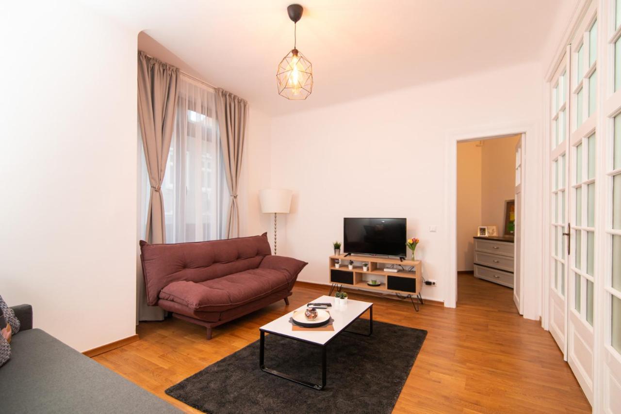 Enjoy Beauty Of From Lovely Apartament