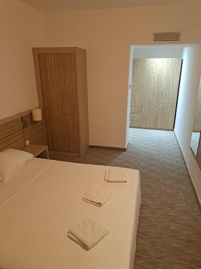 Regim Hotelier Rin Grand Apartament *