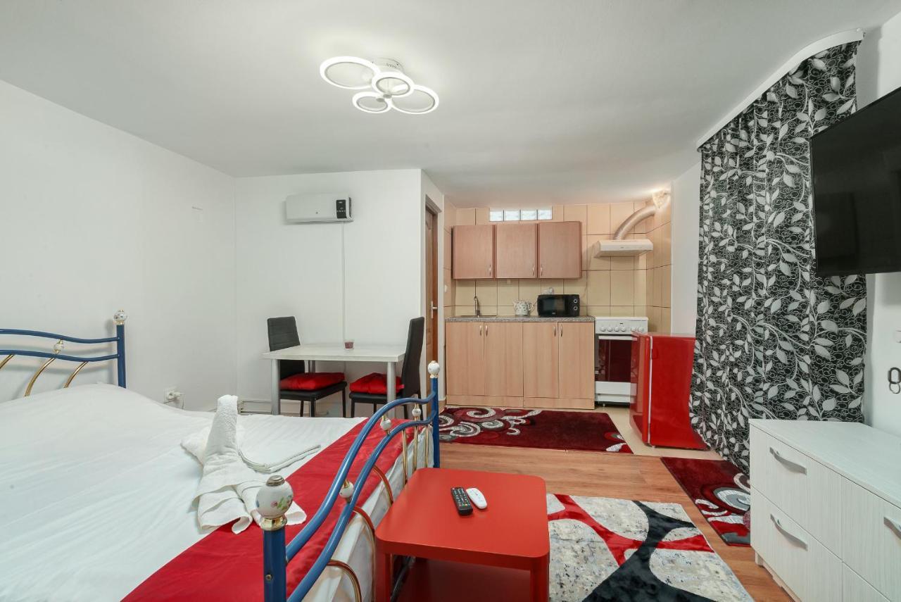 Stone Gate #3 Apartment *