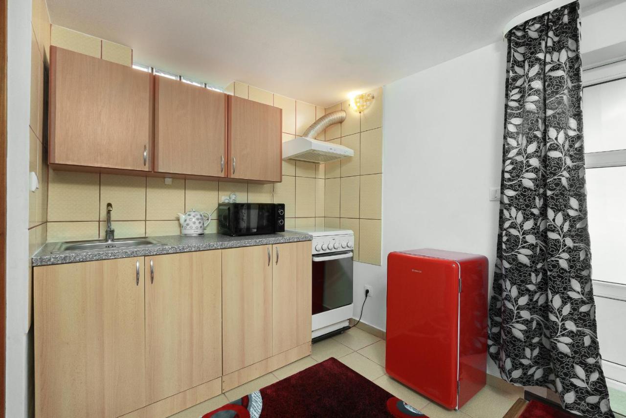 Stone Gate #3 Apartment *
