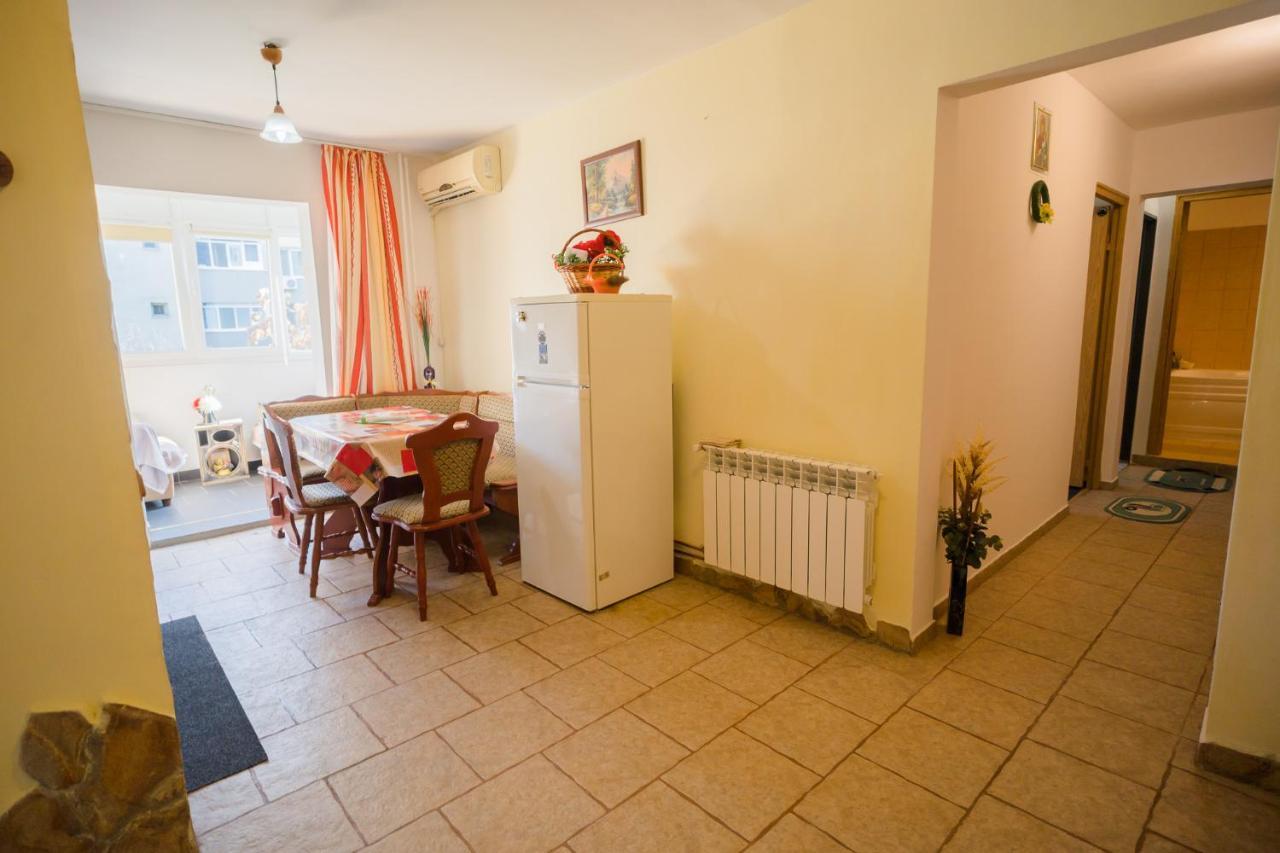 Rustic & Spacious 3br Bucareste