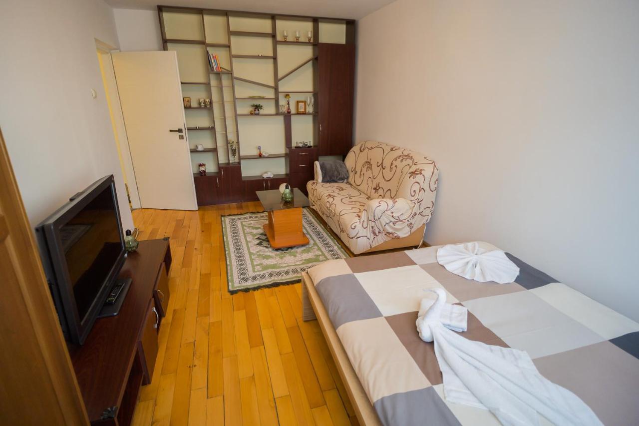 Rustic & Spacious 3br * Bucareste