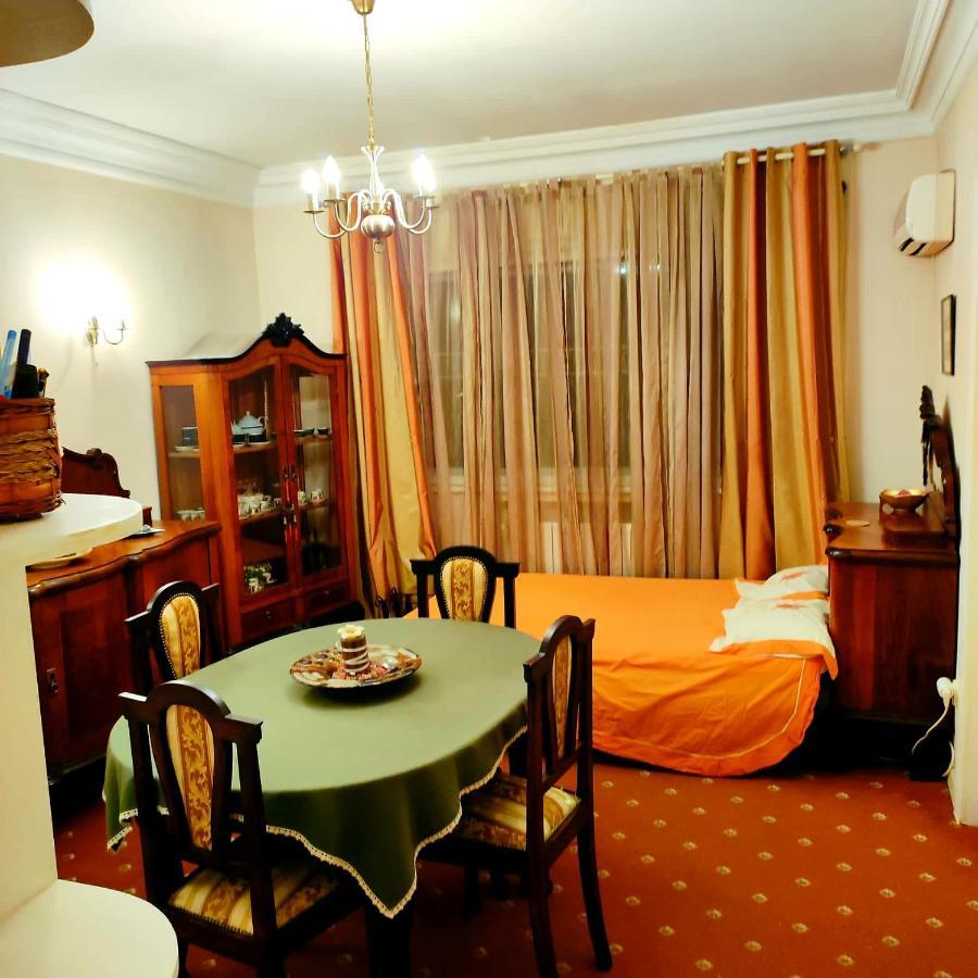 Alex Apartament *