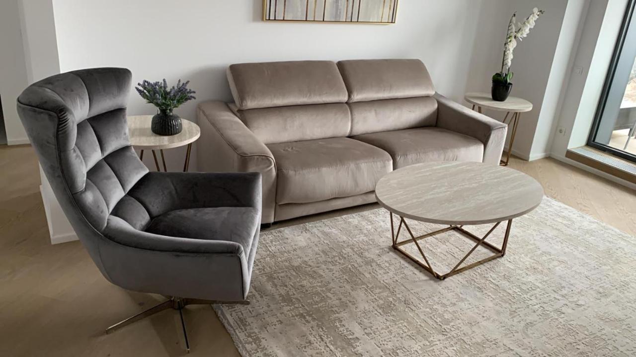 Cortina Academy - Ana's Apartament Bucureşti