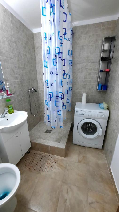 Lovely 1 Bedroom With Free Street Parking Apartamento Bucareste