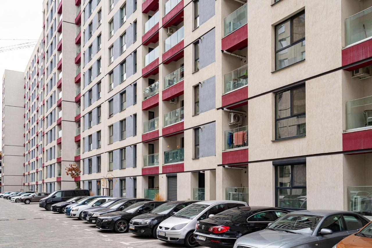 Apartment 21 *