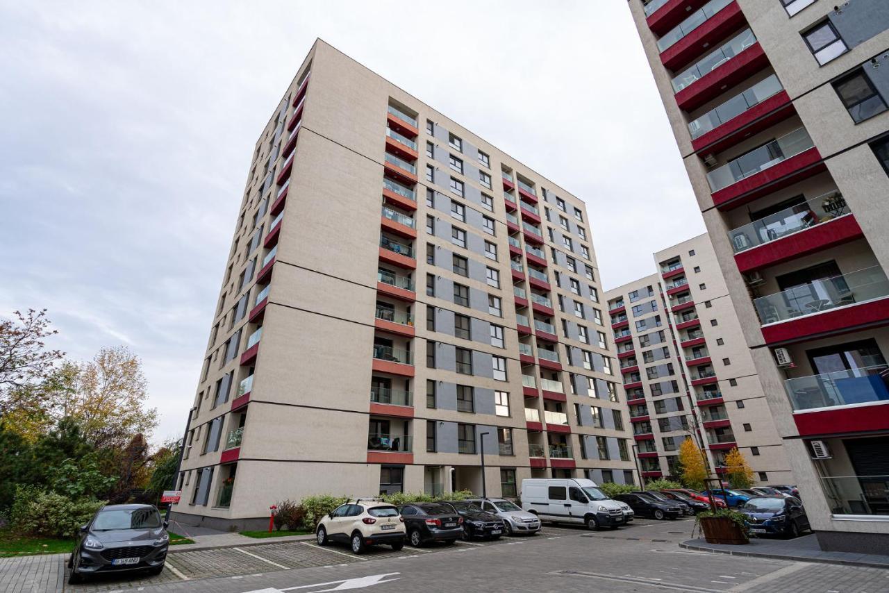 21 Apartment *