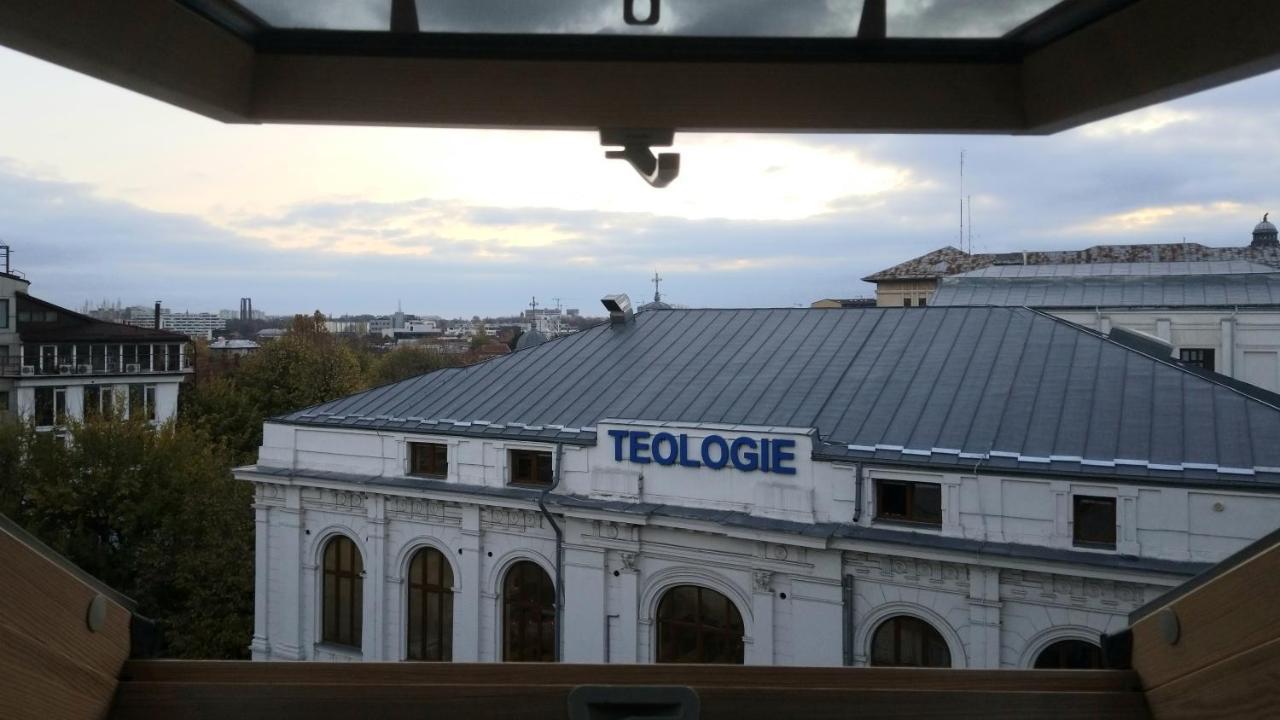 Bed & Breakfast Private At Ceausescu's Place In Old Unirii Square *