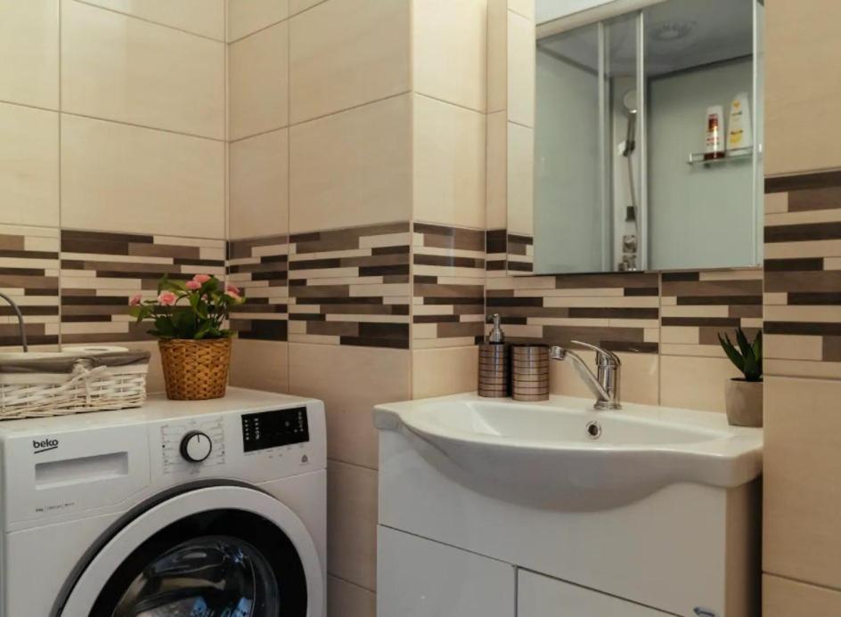 Central Lime Apartment