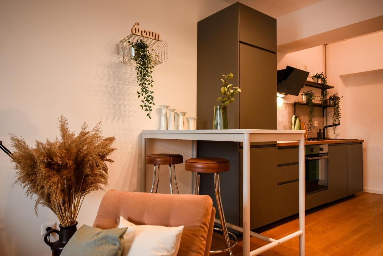 Apartamento The Geometrist - Stunning 1br With Balcony Bucareste