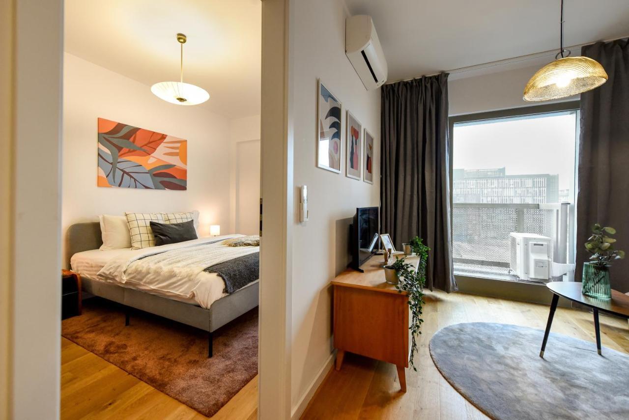 The Geometrist - Stunning 1br With Balcony *