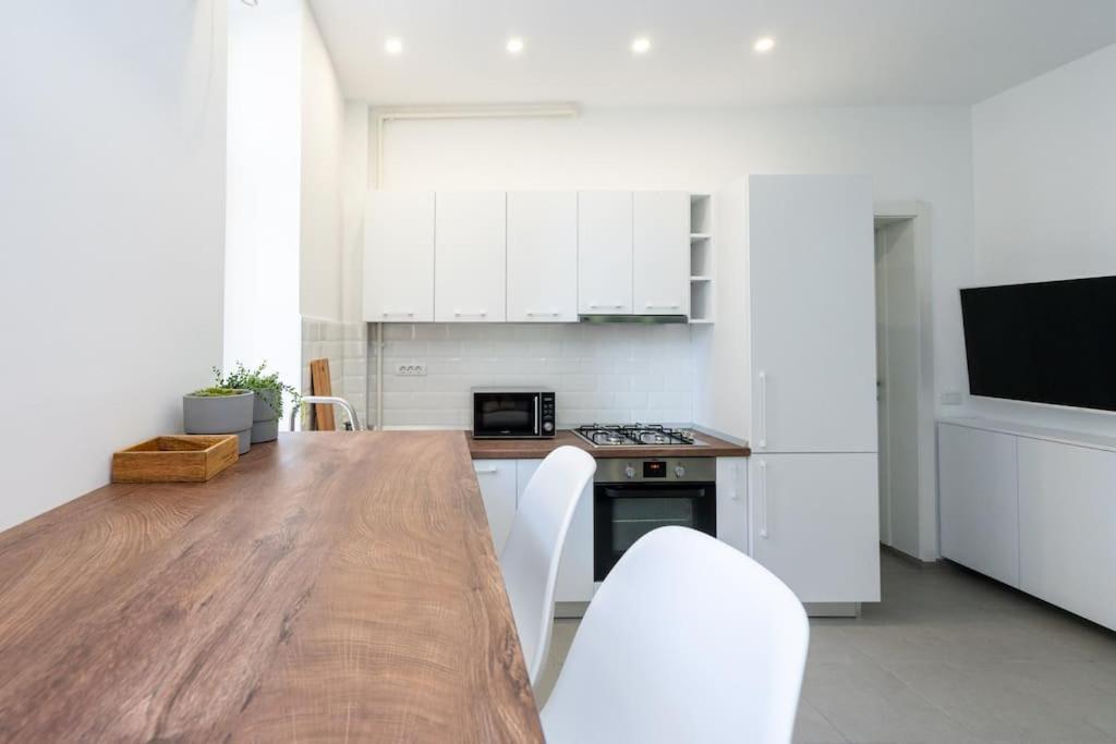 Holiday Vibe - 2r In Piata Romana Apartment *