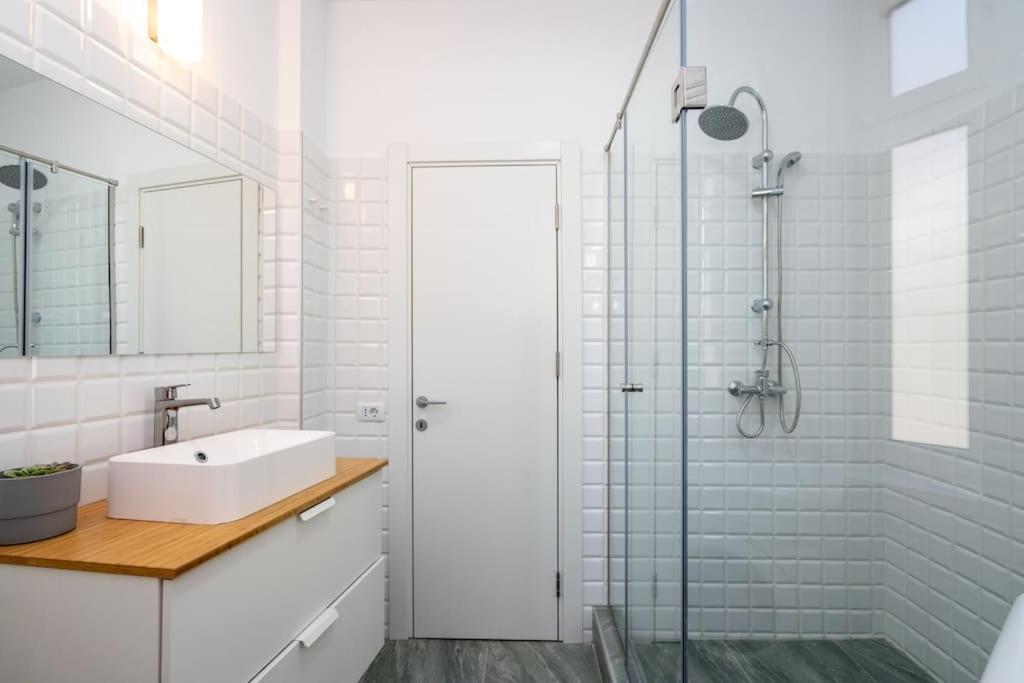 Holiday Vibe - 2r In Piata Romana Apartment Bucharest