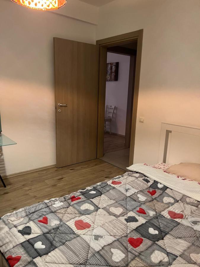 Beautiful Greenfield Apartment Bucharest