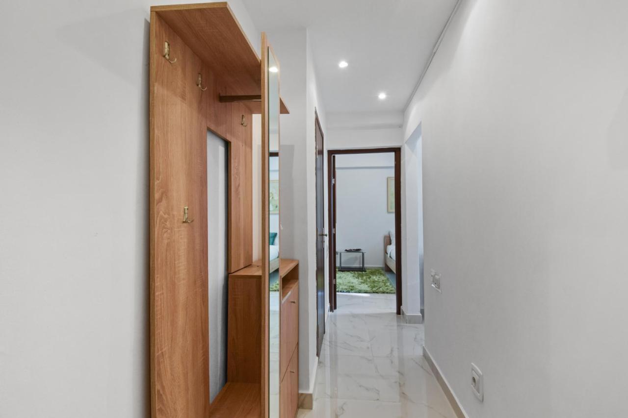 Central Studio Emerald Apartment
