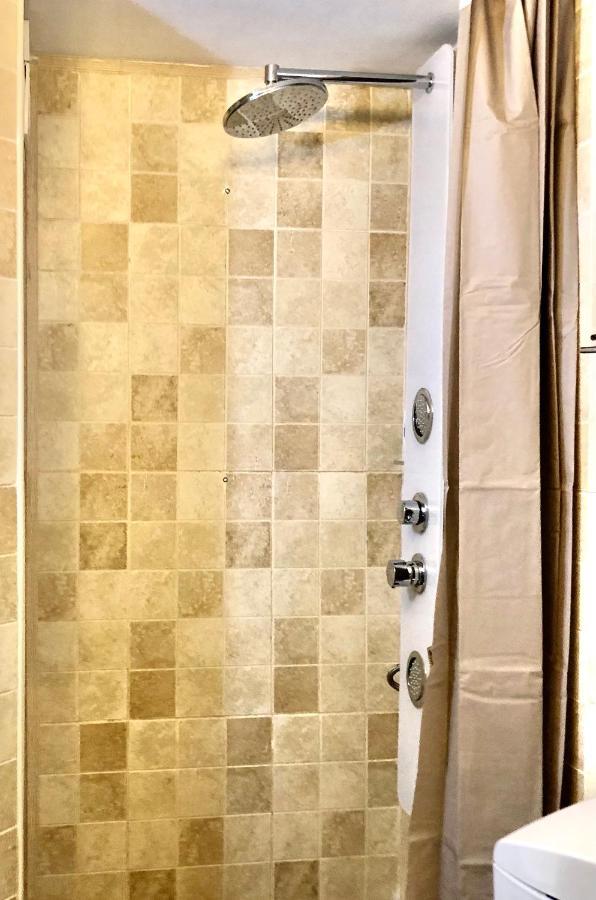 Central Studio Emerald Apartment *
