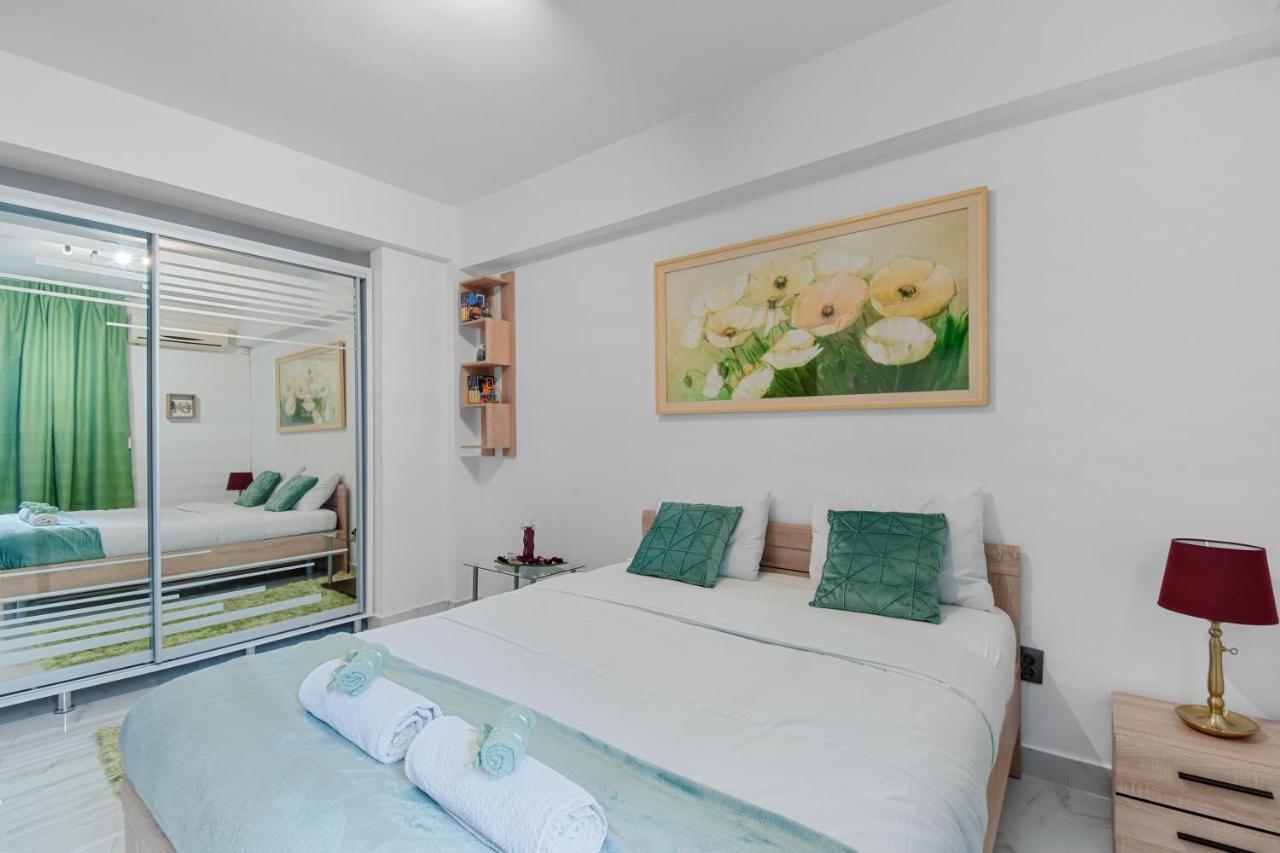Central Studio Emerald Apartment *