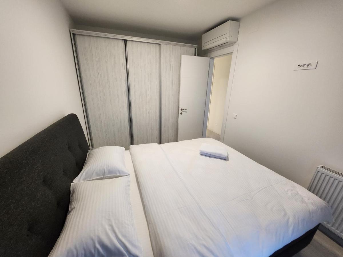 Grand Look & Location For Business On * Bucharest
