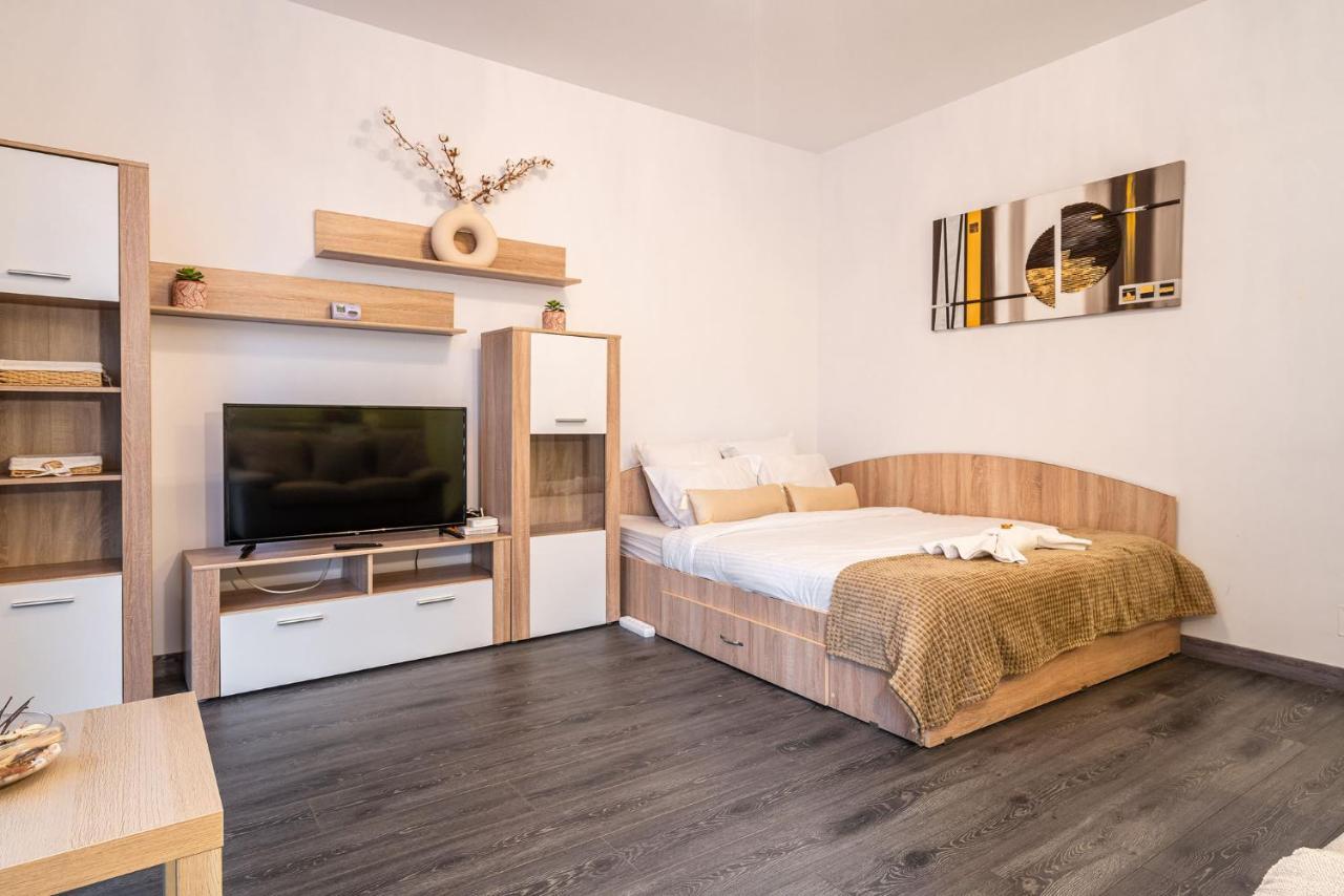 Apartment 21