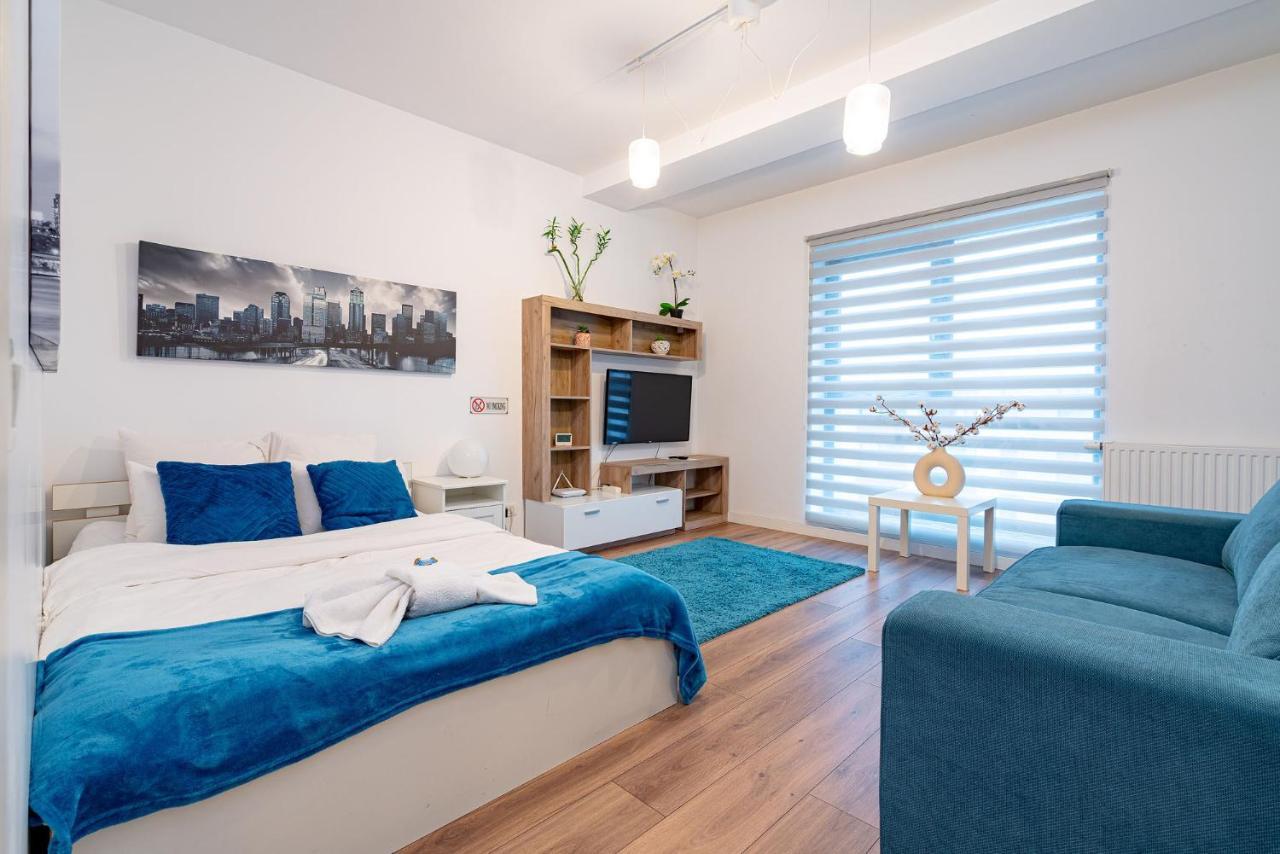 Apartment 21
