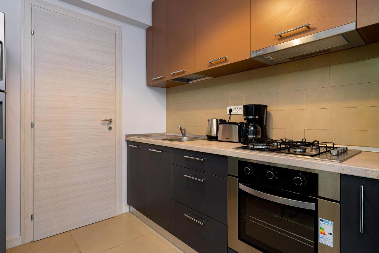 Apartment 21 *