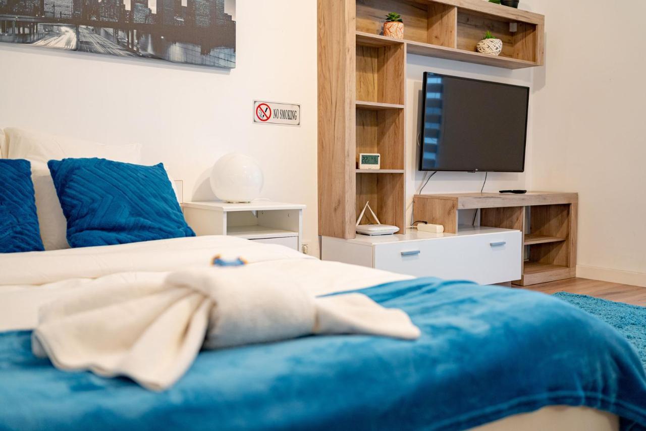 Apartment 21